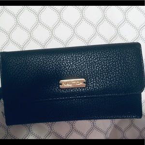 Nautica Wallet- pebbled black-LIKE NEW!!!